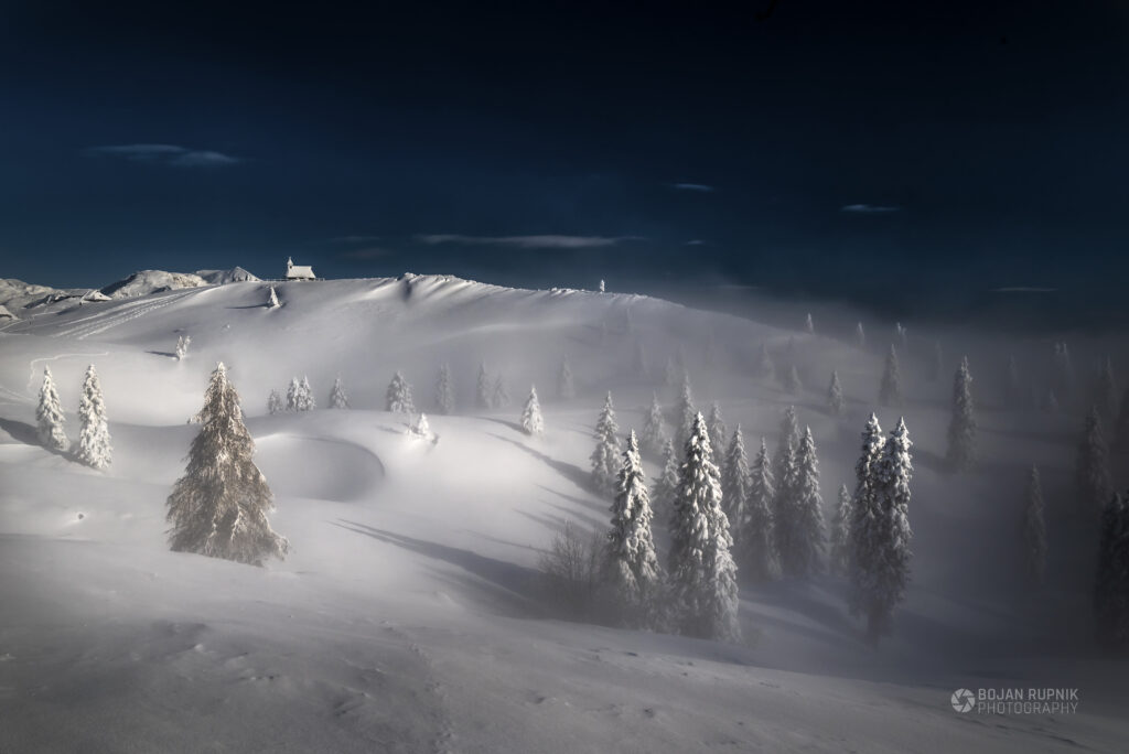 Zima z meglicami na Veliki Planini